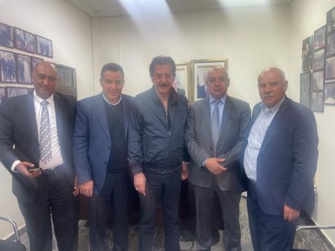 وفد من القطاع الخاص بغزة يبحث تسهيل حركة البضائع من المعابر والموانئ مع مدير عام الادارة العامة للمعابر والحدود.jpg