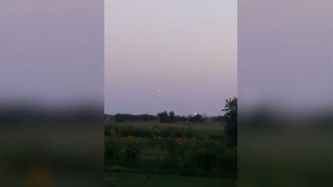 صورة أرشيفية لهجوم على قاعدة عسكرية أميركية في حقل العمر النفطي في سوريا. (سانا).jpeg