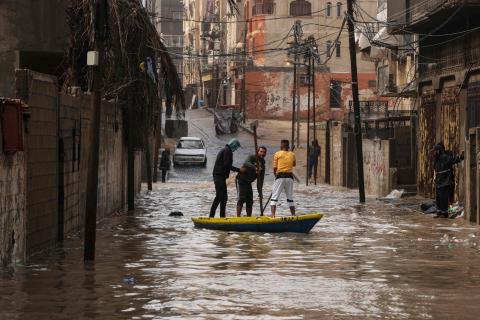 أجواء المنخفض الجوي في قطاع غزة .. تصوير (الفرنسية)