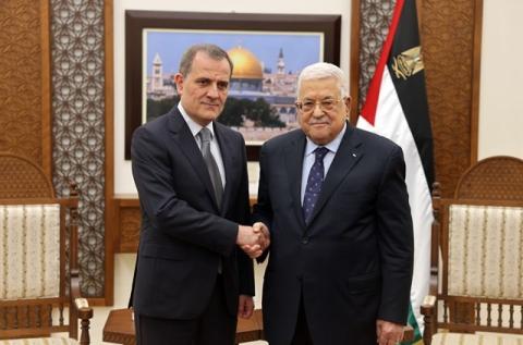 الرئيس محمود عباس، يستقبل وزير الخارجية الأذري جيهون بيراموف.jpg