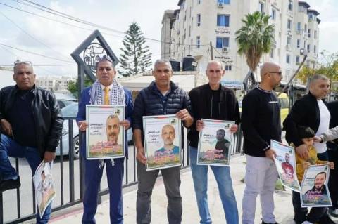 التجمع الفلسطيني للوطن والشتات فى جنين يشارك في وقفة تضامنية مع الأسرى 1.jpg