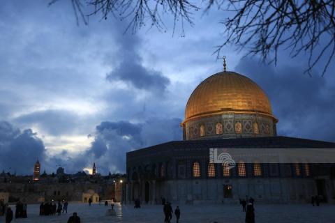 تحري هلال شهر رمضان في ساحات المسجد الأقصى المبارك