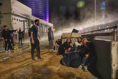 إصابة عنصرين من الشرطة الاسرائيلية واعتقال 5 متظاهرين في تل أبيب