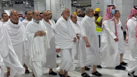وفد من قادة  حماس  يؤدي العمرة لأول مرة منذ سنوات.jpg