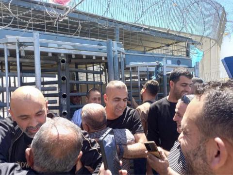 الاحتلال يفرج عن الأسيرين خليلية وعلاونة من جبع بعد 20 عاما في الأسر.jpg