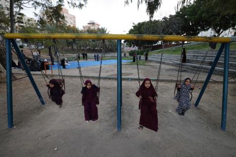 أجواء عيد الفطر في الأراضي الفلسطينية .. تصوير (الفرنسية) 8.jpg