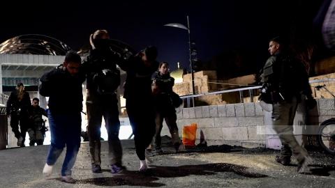 قوات الاحتلال تعتدي على المرابطين في الأقصى وتعتقل عدداً منهم.jpg