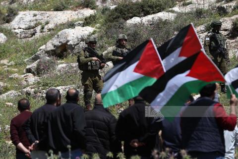مواجهات بين الشبان وجنود الاحتلال خلال مسيرة بيت دجن الأسبوعية المناهضة للاستيطان