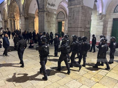 القدس - الاحتلال يقتحم الأقصى ويجبر المصلين على مغادرته تمهيدا لاقتحام المستوطنين (عدسة - AFP) 113.jpg