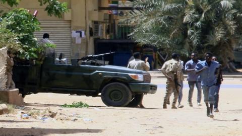 محدث اتساع المواجهات بين الجيش والدعم السريع وفتح ممرات إنسانية لفترة وجيزة