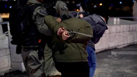 قوات الاحتلال تعتدي على المرابطين في الأقصى وتعتقل عدداً منهم 11.jpg
