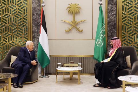 الرئيس لدى اجتماعه مع ولي العهد السعودي في جدة.jpg
