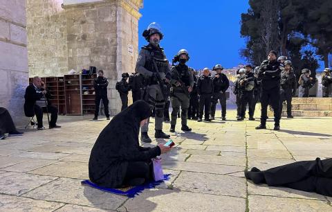 القدس - الاحتلال يقتحم الأقصى ويجبر المصلين على مغادرته تمهيدا لاقتحام المستوطنين (عدسة - AFP) 00.jpg