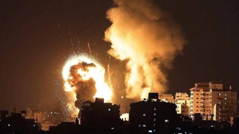 الدفاع المدني : انهيار منزل جرّاء القصف الإسرائيلي شرق مدينة غزة