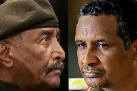 قائد الدعم السريع محمد حمدان حميدتي (يمين) وقائد الجيش عبد الفتاح البرهان (الفرنسية).webp