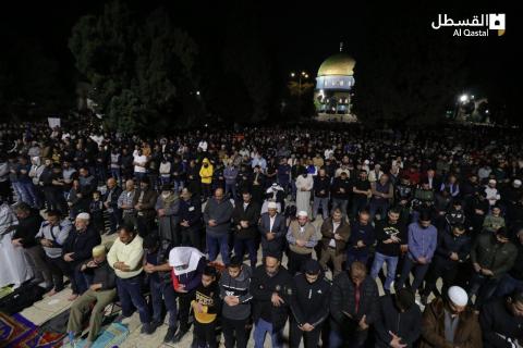 صلاتي العشاء والتراويح في رحاب المسجد الأقصى المبارك
