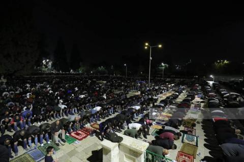 صلاة العشاء والتراويح في المسجد الاقصى المبارك.jpg