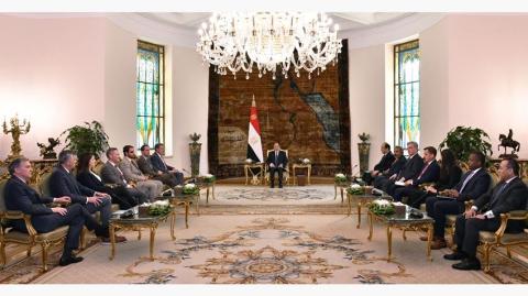 الرئيس عبد الفتاح السيسي يستقبل رئيس اللجنة الدائمة لشئون الاستخبارات بمجلس النواب الأمريكي.jpg