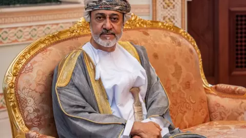 صورة وزعتها وكالة الأنباء العمانية تُظهر سلطان عمان هيثم بن طارق آل سعيد - زهير السيابي / وكالة الأنباء العمانية/ا ف ب