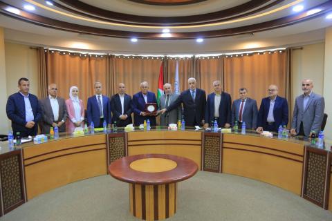 المحافظات الجنوبية: أبو زهري يفتتح مقر "اللجنة الوطنية للتربية والثقافة" ويطلق مشروعا ويجدد كرسيا علميا