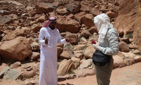 شاب أردني يروي قصص قوم ثمود بلغتهم.jpg