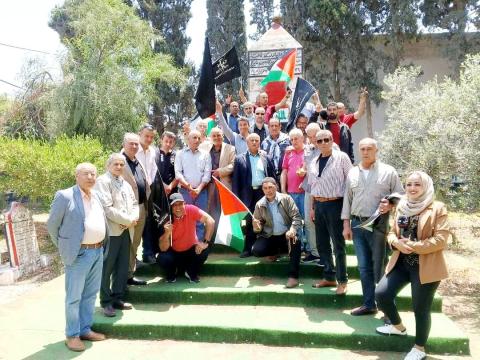 لجنة اللاجئين في التجمع الفلسطيني للوطن و الشتات في جنين تشارك في فعاليات احياء ذكرى النكبة بوضع أكاليل الزهور على أضرحة الشهداء.jpg