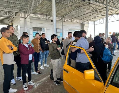وصول الدفعة الثانية من حافلات إجلاء الطلبة والمواطنين من الخرطوم إلى غزة