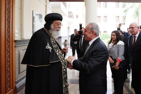 اشتية يدعو الى دعم تعزيز الوجود المسيحي في فلسطين