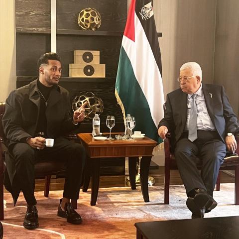 أبومازن يلتقي بالفنان المصري محمد رمضان في نيويورك.jpg