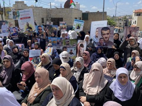 وقفة في عرابة جنوب جنين امام منزل الشهيد الاسير خضر عدنان للمطالبة بتسليم جثمانه وجثامين الشهداء 77.jpg