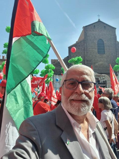 علم فلسطين يحظى بترحيب واسع من الكوادر النقابية الايطالية ..