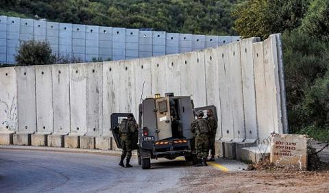 قناة عبرية: اعتقال فلسطيني من الضفة بحوزته أسلحة في حيفا