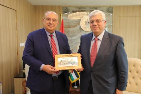 أبو مويس يبحث مع نظيره المصري سبل دعم المسيرة التعليمية لطلبة فلسطين