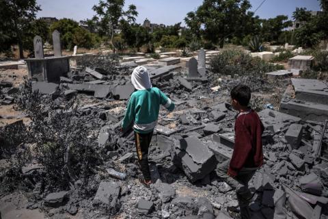 الاحتلال يقصف مقبرة خلال عدوانه المستمر على قطاع غزة 4.jpg