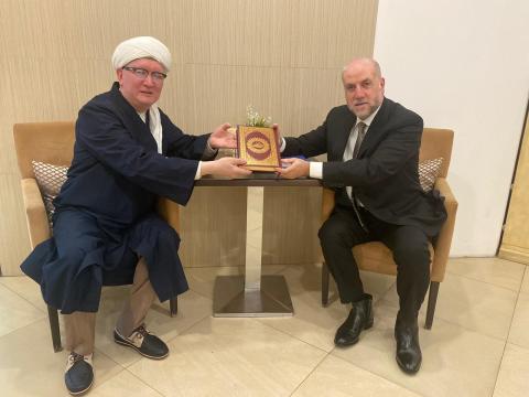 الهباش يبحث مع رئيس مركز دراسات القرآن في تتارستان آفاق التعاون المشترك.jpg