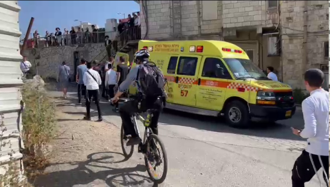 إذاعة الجيش الاسرائيلي: حريدي في الستين من عمره أصيب بجروح متوسطة بعد طعنه في ظهره عند مدخل القدس