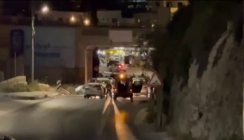 مصادر محلية: اعتقال شاب بعد إطلاق النار صوب مركبته شرق بيت ساحور