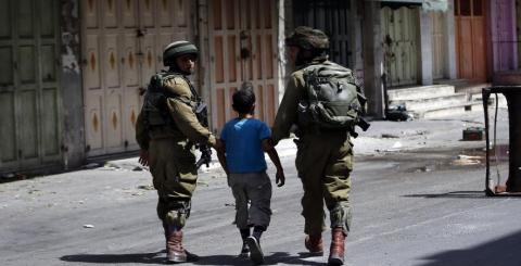 اعتقال الاحتلال لطفل فلسطيني.jpg