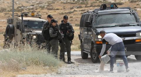 اعتقال متضامنين خلال قمعه فعالية سلمية في مسافر يطا 6.jpg