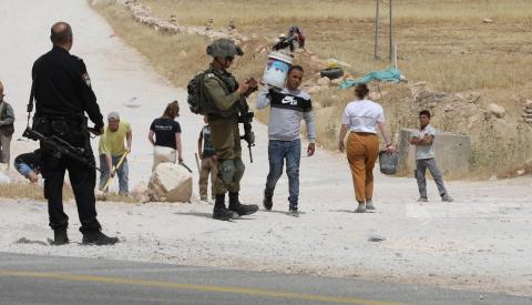 اعتقال متضامنين خلال قمعه فعالية سلمية في مسافر يطا 79.jpg