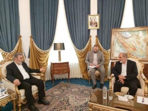 النخالة يلتقي أمين المجلس الأعلى للأمن القومي الإيراني.jpg