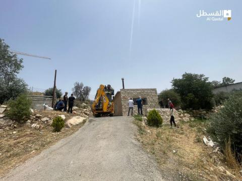 اجيار مقدسي على هدم منزله في أم طوبا.jpg