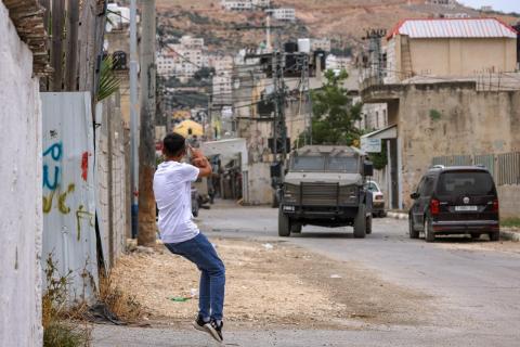من عملية الاحتلال في مخيم بلاطة .. تصوير: "الفرنسية"