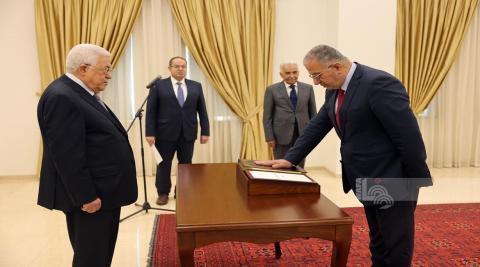 المستشار علي مهنا يؤدي اليمين القانونية أمام الرئيس رئيسا للمحكمة الدستورية العليا.jpg