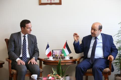 المدرسة الوطنية: أبو زيد يبحث سبل التعاون مع نائب القنصل الفرنسي لدى فلسطين