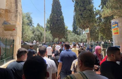 صلاة الجمعة في المسجد الأقصى المبارك.jpg