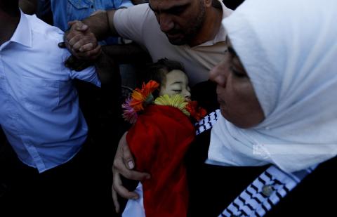 رام الله: وصول جثمان الطفل محمد التميمي (3 سنوات) لمجمع فلسطيني الطبي: تصوير - حذيفة سرور
