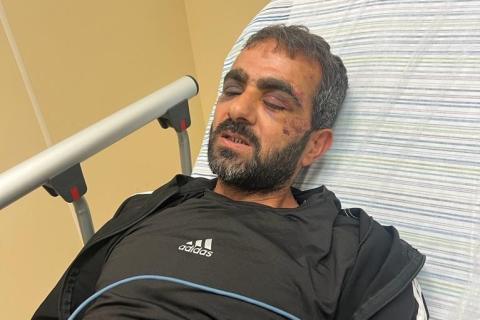 المعتقل محمد تيسير زهران (41 عاما) يتلقى العلاج في المستشفى الاستشاري بمدينة رام الله عقب إفراج سلطات الاحتلال عنه مساء اليوم الخميس.jpeg