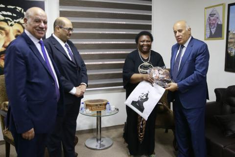 الرجوب يبحث مع وزيرة الخدمة المدنية لجمهورية جنوب أفريقيا آخر التطورات على الساحة الفلسطينية