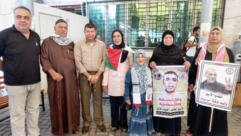 التجمع الفلسطيني للوطن و الشتات يشارك في وقفة تضامنية مع الأسرى و مطالبة باسترداد جثامين الشهداء الأسرى 2.jpg